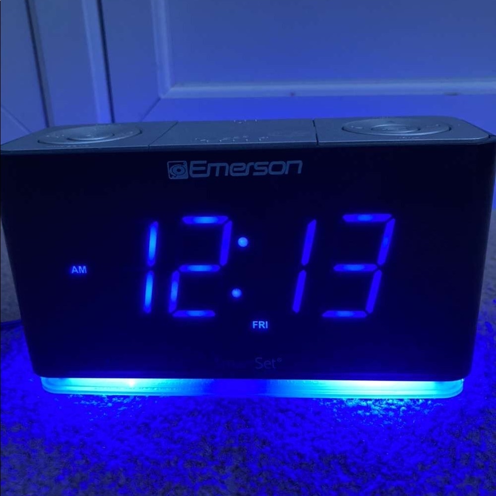 SmartSet Alarm Clock Radio with Bluetooth Speaker